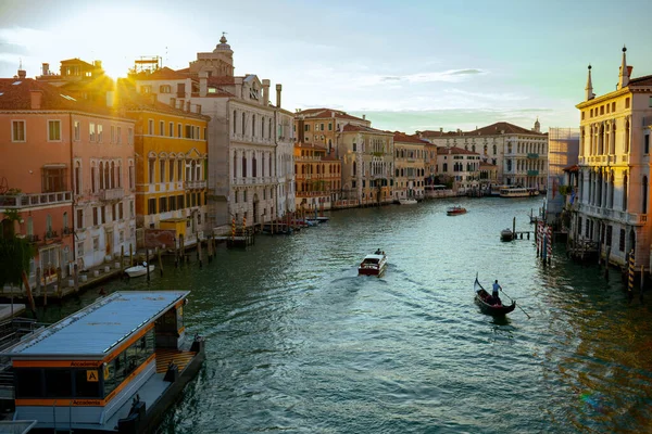 Ландшафт Гондолой Моторной Лодкой Гранд Каналом Венеции Италия — стоковое фото