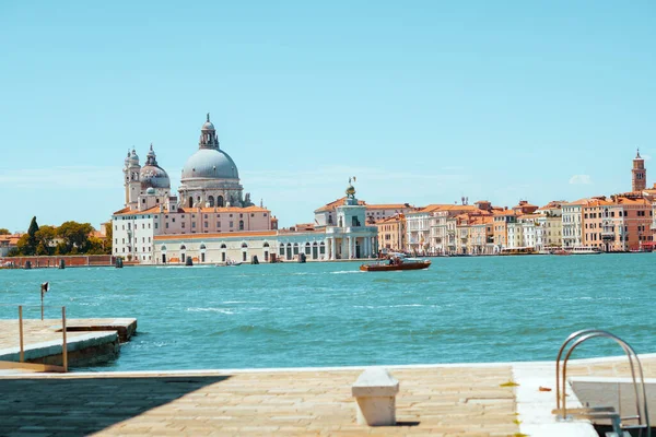 Пейзаж Базиликой Санта Мария Делла Салют Гранд Канал Венеции Италия — стоковое фото