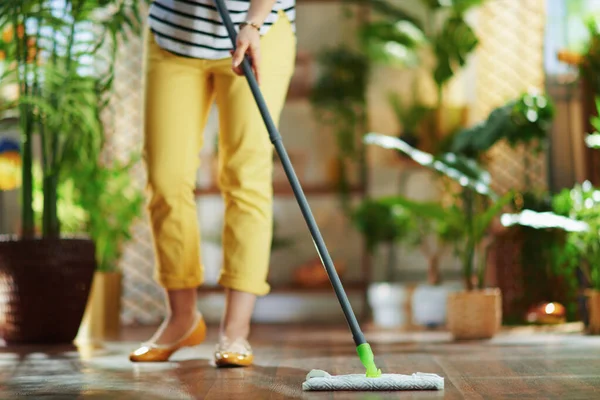 Closeup Middle Aged Woman Mop Housecleaning House Sunny Day — Stock Photo, Image