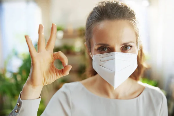 Covid Pandemic Smiling Trendy Middle Aged Woman Grey Blouse Ffp2 — Stock Photo, Image