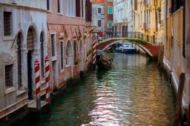 VENICE - 23 Temmuz 2020: Venedik, İtalya 'da gondollu manzara.