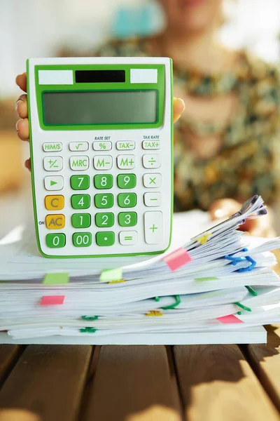 Steuerzeit Nahaufnahme Einer Modernen Buchhalterin Mit Dokumenten Und Taschenrechner Büro — Stockfoto