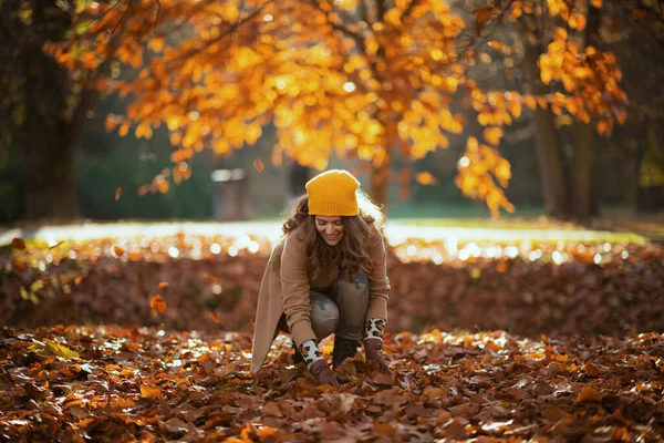 Hello October Smiling Young Woman Beige Coat Orange Hat Collecting — Stock Photo, Image