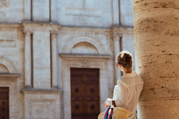 Reisen Italien Von Hinten Gesehen Modische Touristin Mit Strohsack Der — Stockfoto