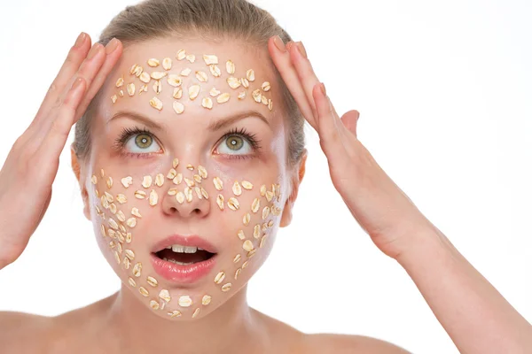 Young woman making oatmeal mask — Stock Photo, Image