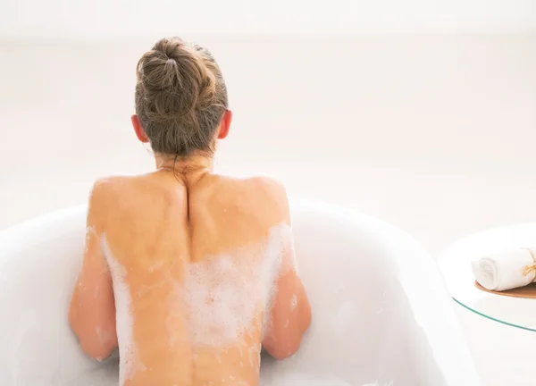 Young woman in bathtub. rear view — Stock Photo, Image