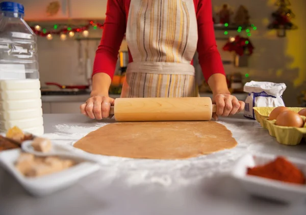 Closeup on young housewife rolling dough — Stock Photo, Image