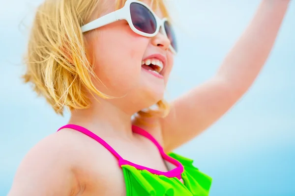 Closeup on happy baby girl in sunglasses — Stock Photo, Image