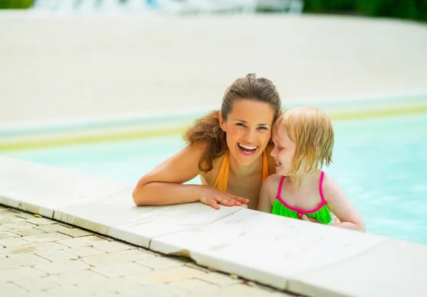 Retrato de madre y niña —  Fotos de Stock