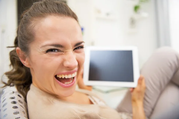 Portrait of happy young woman with tablet pc — Stock Photo, Image