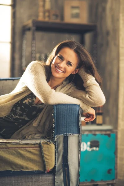 Portrait of happy young woman in loft apartment — Stock Photo, Image