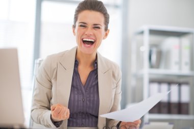 Office sevindirici mutlu iş kadın portresi