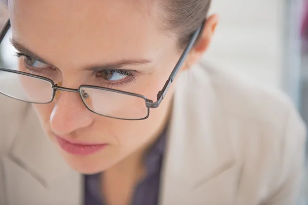 Closeup on business woman wearing eyeglasses — Stock Photo, Image