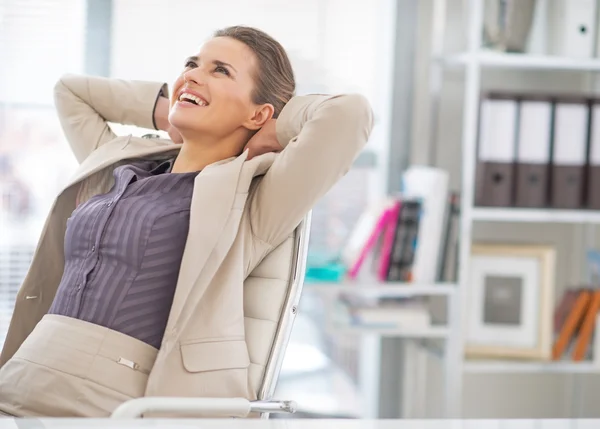 Portrait of relaxed business woman in office — Stock Photo, Image