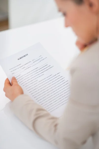 Closeup on business woman working with document. rear view — Stock Photo, Image