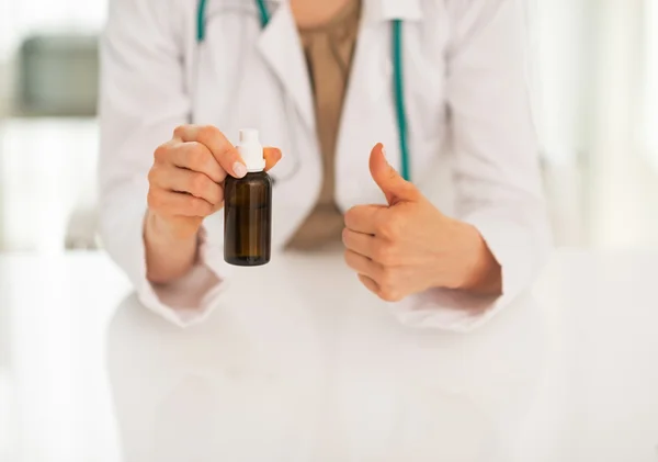 Closeup on doctor woman showing medicine bottle and thumbs up — Stock Photo, Image