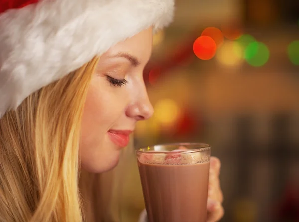 Profile portrait of happy teenager girl in santa hat drinking cu — Stock Photo, Image