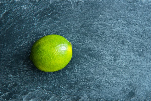 Closeup on lime on stone substrate — Stock Photo, Image