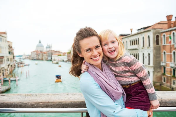 Portrait of happy mother and baby girl on bridge with grand cana — Stock Photo, Image