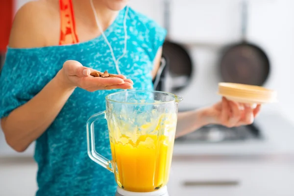 Close-up on fitness young woman making pumpkin smoothie in kitch — Stock Photo, Image