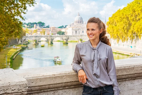 Portrait of happy young woman on bridge with view on basilica di — Stock Photo, Image