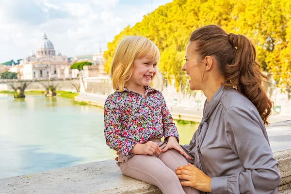 Happy mother and baby girl on bridge ponte umberto I with view o — Stock Photo, Image