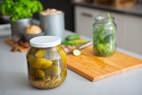 Closeup on jar of pickled cucumbers on table — Stock Photo, Image