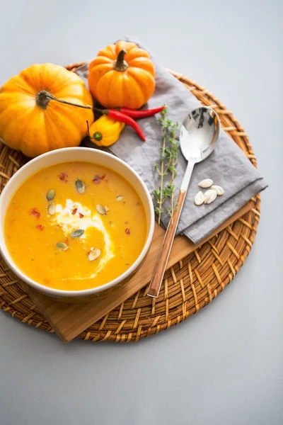 Nahaufnahme bei der Kürbissuppe — Stockfoto