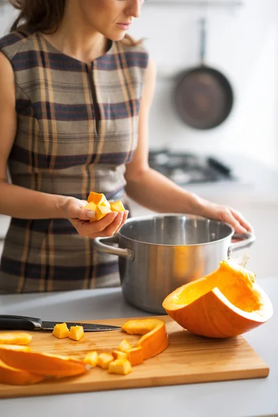 Closeup on young housewife cooking pumpkin — Stock Photo, Image