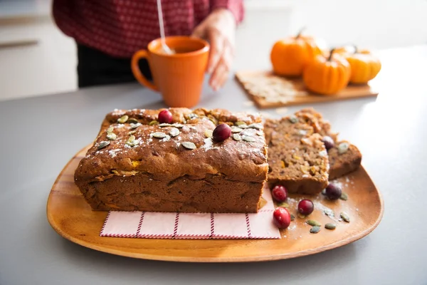 Closeup on freshly baked pumpkin bread with seeds and young hous — Stock Photo, Image