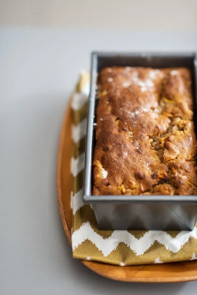 Closeup on baking dish with bread on table — Stock Photo, Image