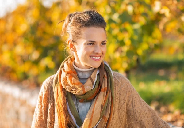 Happy young woman in autumn outdoors looking on copy space — Stock Photo, Image