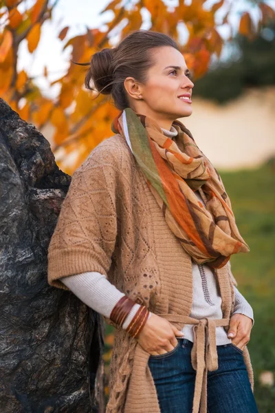 Portrait of young woman in autumn outdoors in evening — Stock Photo, Image