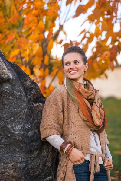 Portrait of young woman in autumn outdoors in evening — Stock Photo, Image