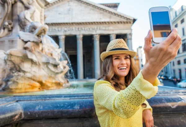 Closeup of mobile phone with smiling woman taking selfie — Stok fotoğraf