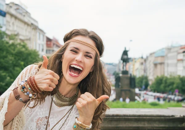 Boho woman tourist on Wenceslas Square, Prague showing thumbs up — Zdjęcie stockowe