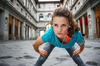 Konsantre genç sporcumuz nefes yakalamak
