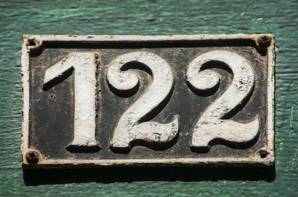 Oude gietijzeren plaat nummer 122 — Stockfoto