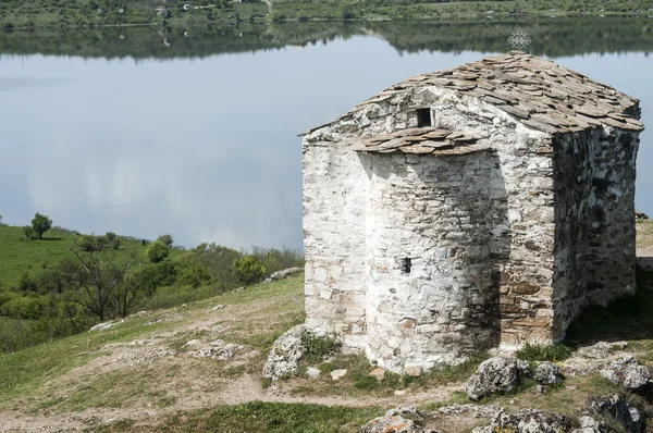 Middeleeuwse stenen kapel buitenkant — Stockfoto