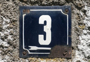 Emaye plaka numarası 3 yıpranmış