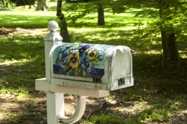 Amerikan açık metal posta kutusu