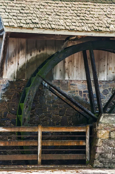 水車の木製の車輪 — ストック写真