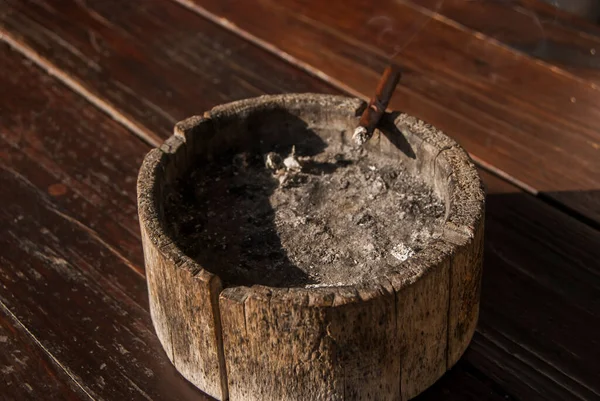 Wooden Ash Tray Cigarette Butt Closeup — Stockfoto