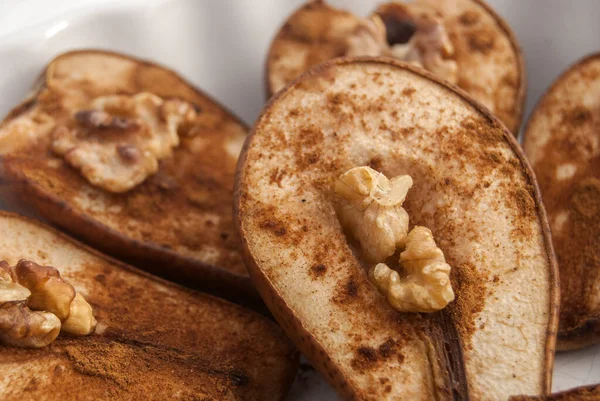 Peras Horno Con Canela Polvo Núcleo Nuez Primer Plano Como —  Fotos de Stock