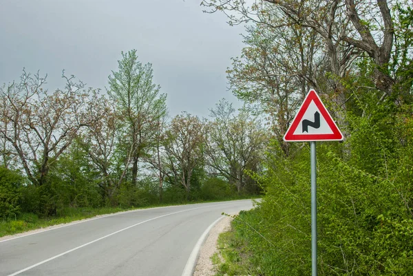 Landstraße Kurve Und Straßenkurve Achtung Verkehrszeichen — Stockfoto