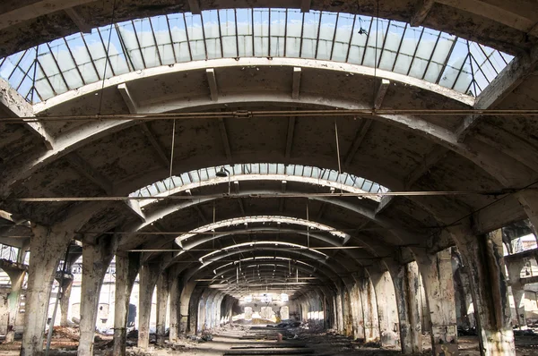 Oude verlaten spoorweg plant — Stockfoto