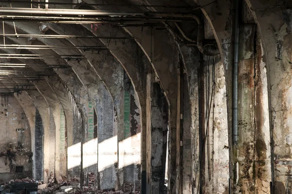 Stary opuszczony kolei roślin wewnątrz — Zdjęcie stockowe