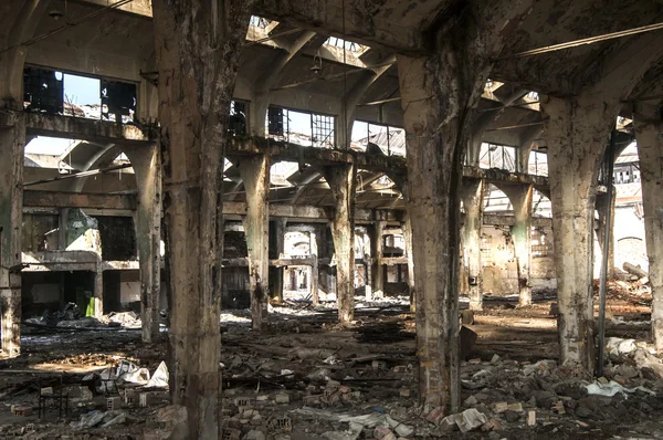 Ancienne usine ferroviaire abandonnée à l'intérieur — Photo