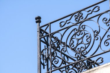 Siyah ferforje balkon köşe