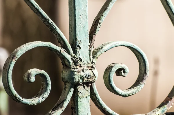 Detalhe de ferro desgastado da grade metálica — Fotografia de Stock